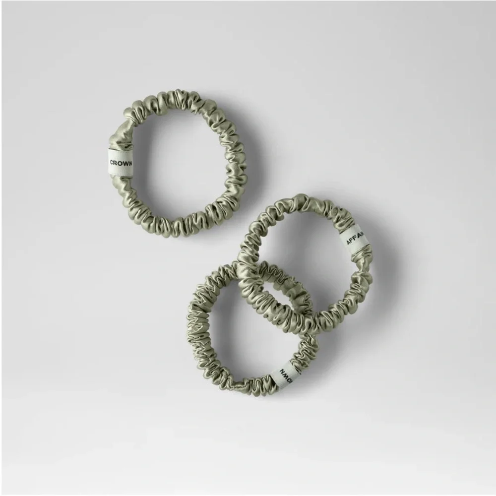 CROWN AFFAIR The Scrunchie No. 001